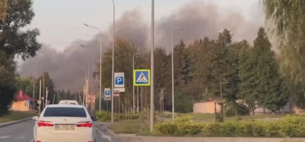 ucraina,-un-ferito-e-vasto-incendio-dopo-un-attacco-russo-a-lviv