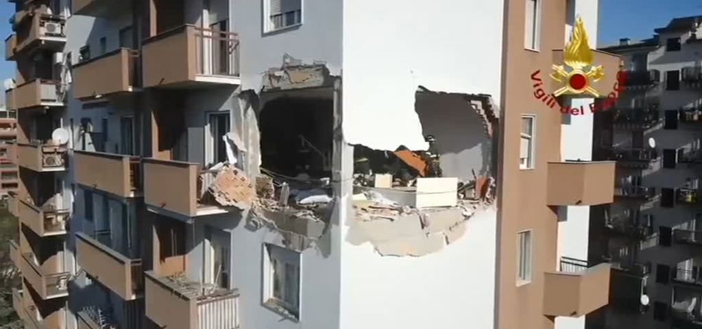 esplosione-a-corsico-nel-milanese,-appartamento-sventrato